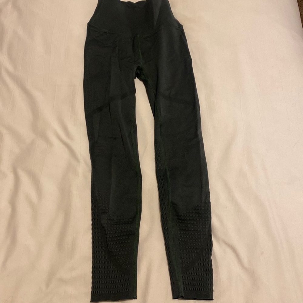 Fabletics Green Super Stretch Leggings. Brand new condition. Size Small.